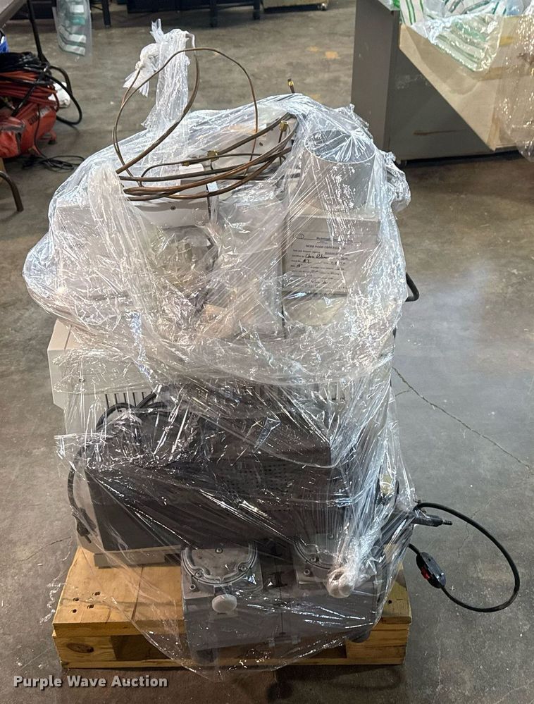 image for item NO9608 Agilent 6890N gas chromatograph