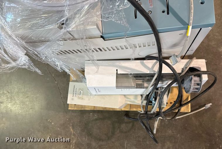 image for item NO9608 Agilent 6890N gas chromatograph