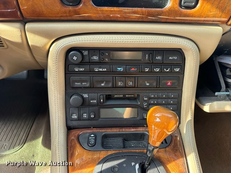 image for item NO9645 2000 Jaguar XK8 convertible