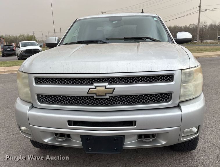 image for item OB9529 2011 Chevrolet Silverado 1500 Crew Cab pickup truck