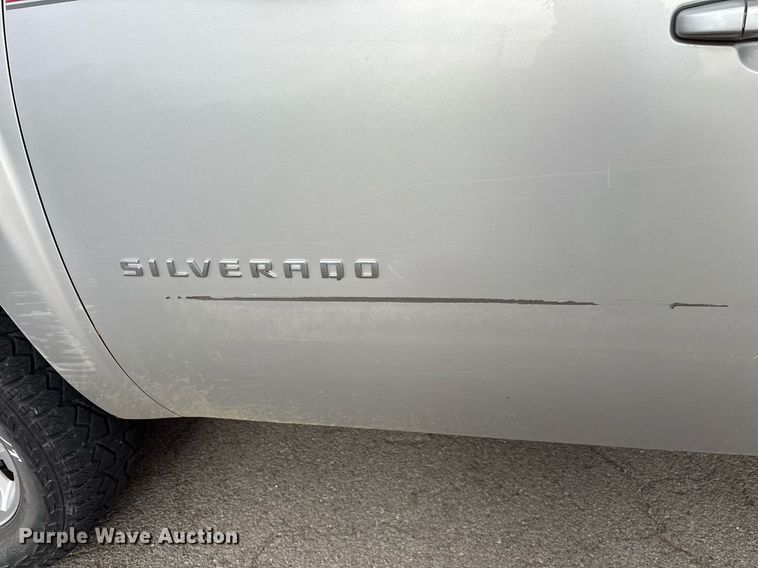 image for item OB9529 2011 Chevrolet Silverado 1500 Crew Cab pickup truck