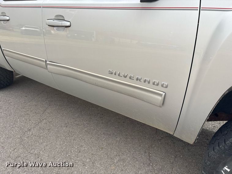 image for item OB9529 2011 Chevrolet Silverado 1500 Crew Cab pickup truck