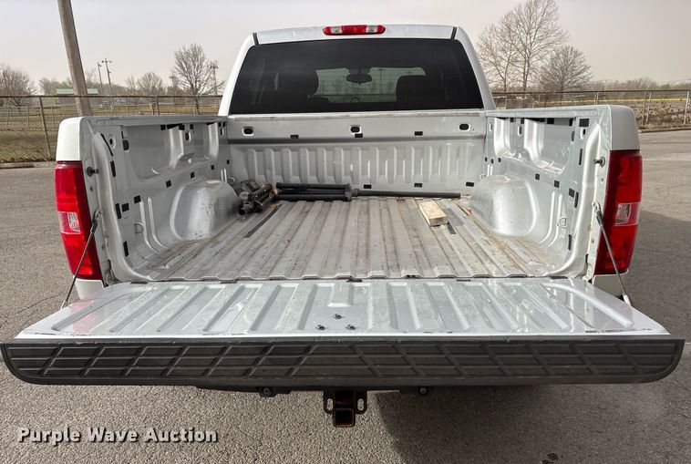 image for item OB9529 2011 Chevrolet Silverado 1500 Crew Cab pickup truck