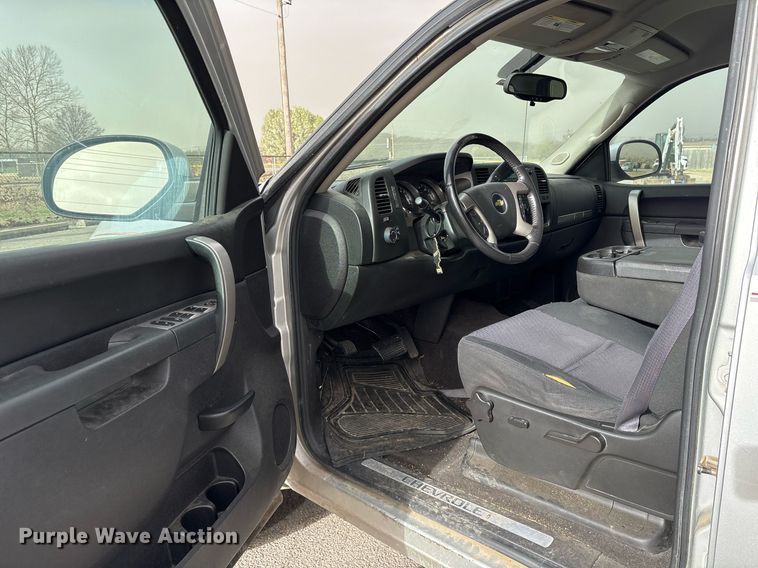 image for item OB9529 2011 Chevrolet Silverado 1500 Crew Cab pickup truck