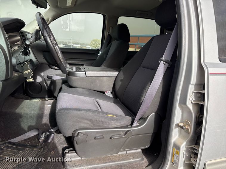 image for item OB9529 2011 Chevrolet Silverado 1500 Crew Cab pickup truck