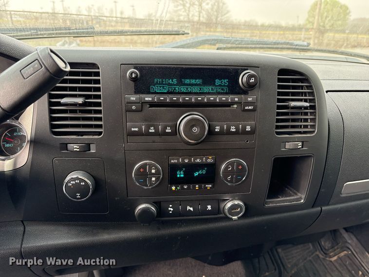 image for item OB9529 2011 Chevrolet Silverado 1500 Crew Cab pickup truck