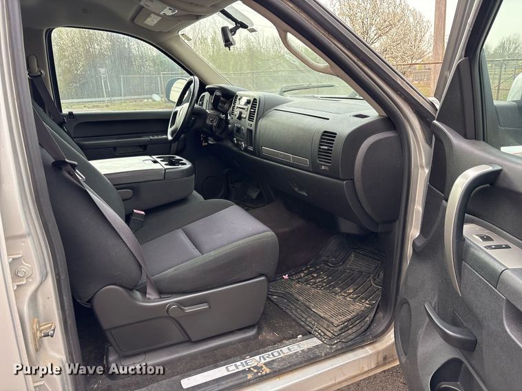 image for item OB9529 2011 Chevrolet Silverado 1500 Crew Cab pickup truck