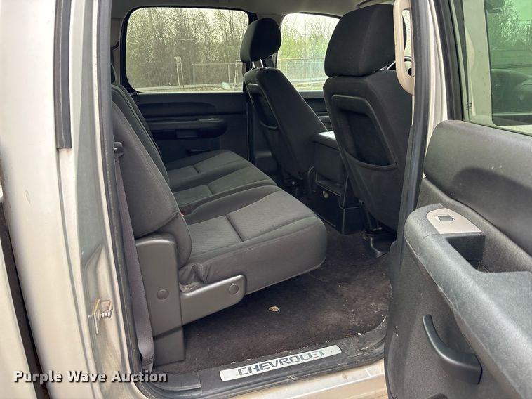 image for item OB9529 2011 Chevrolet Silverado 1500 Crew Cab pickup truck