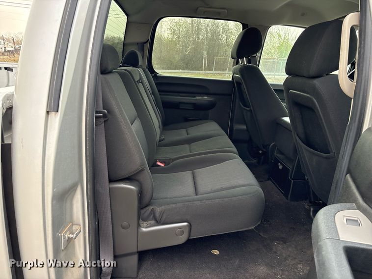 image for item OB9529 2011 Chevrolet Silverado 1500 Crew Cab pickup truck