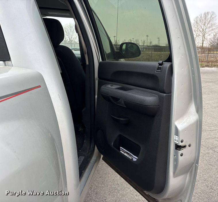 image for item OB9529 2011 Chevrolet Silverado 1500 Crew Cab pickup truck