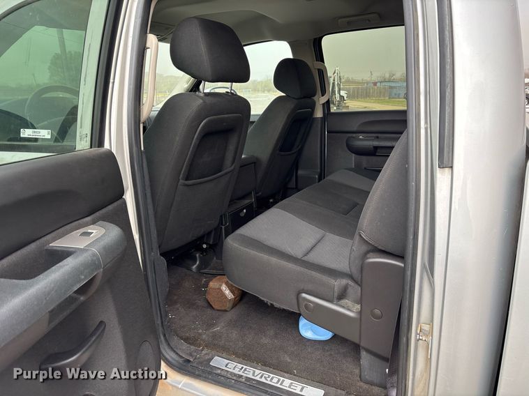 image for item OB9529 2011 Chevrolet Silverado 1500 Crew Cab pickup truck