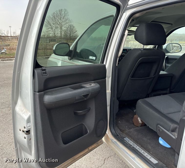 image for item OB9529 2011 Chevrolet Silverado 1500 Crew Cab pickup truck