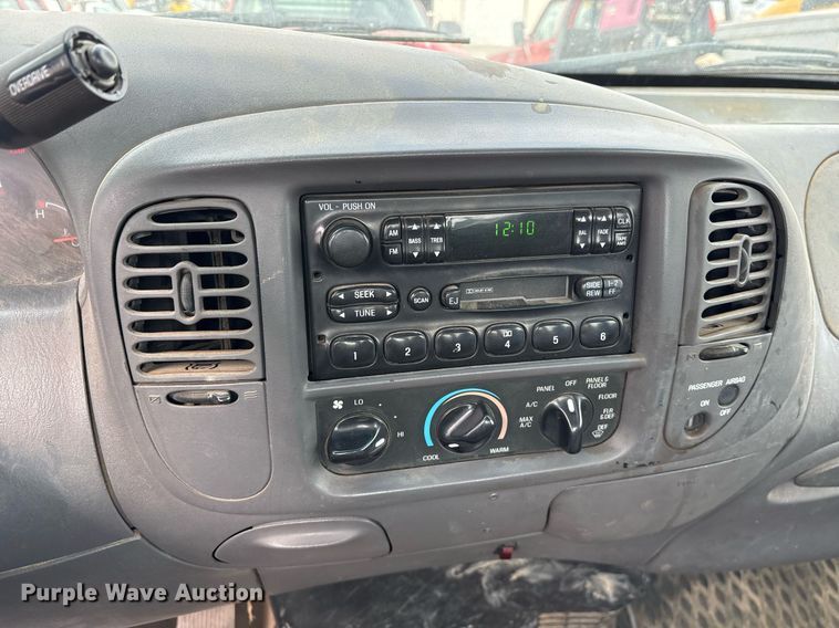 image for item OB9530 2001 Ford F150 pickup truck