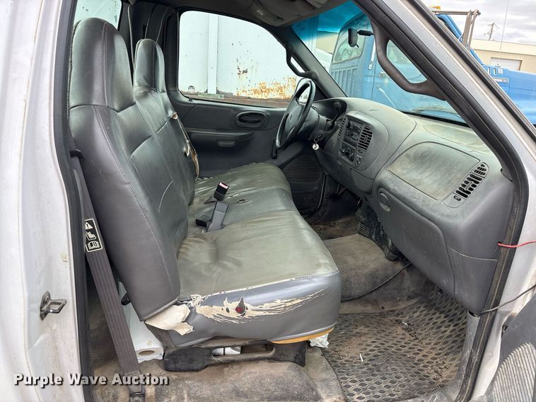 image for item OB9530 2001 Ford F150 pickup truck