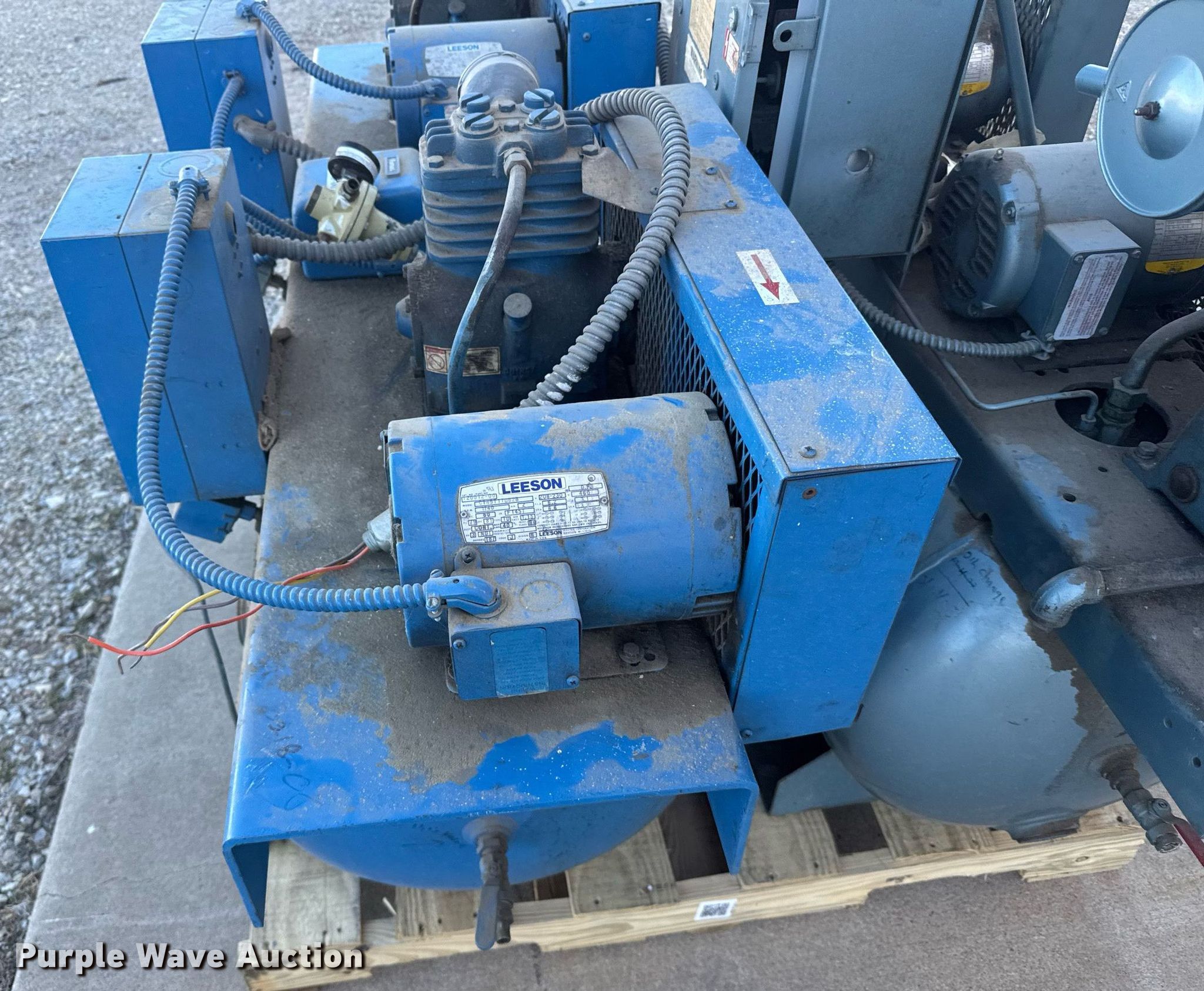 (2) air compressors in Ellsworth, KS | Item NN9722 for sale | Purple Wave