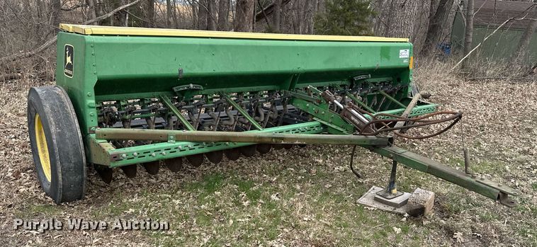 image for item DF8471 John Deere 8300 grain drill