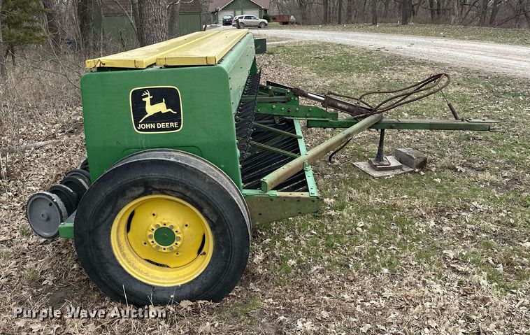 image for item DF8471 John Deere 8300 grain drill