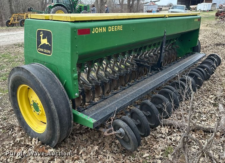 image for item DF8471 John Deere 8300 grain drill