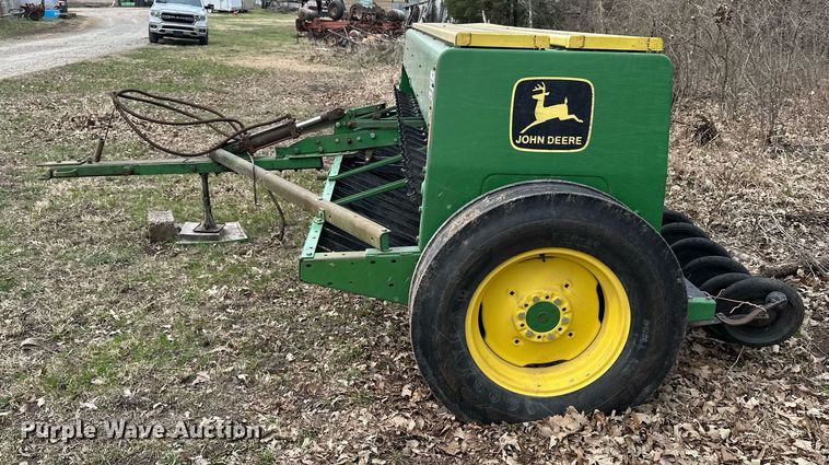 image for item DF8471 John Deere 8300 grain drill