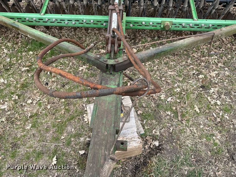 image for item DF8471 John Deere 8300 grain drill