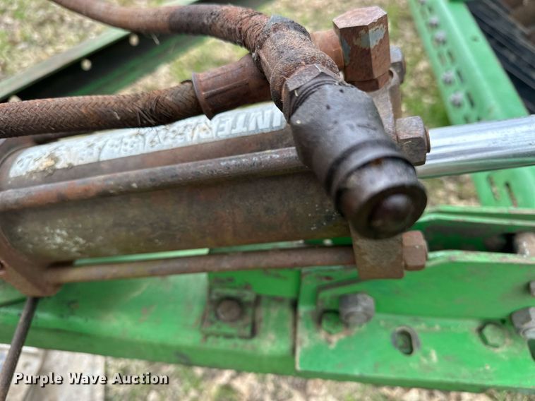 image for item DF8471 John Deere 8300 grain drill