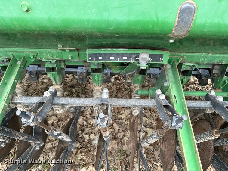 image for item DF8471 John Deere 8300 grain drill