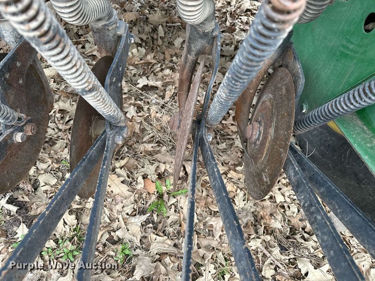 image for item DF8471 John Deere 8300 grain drill