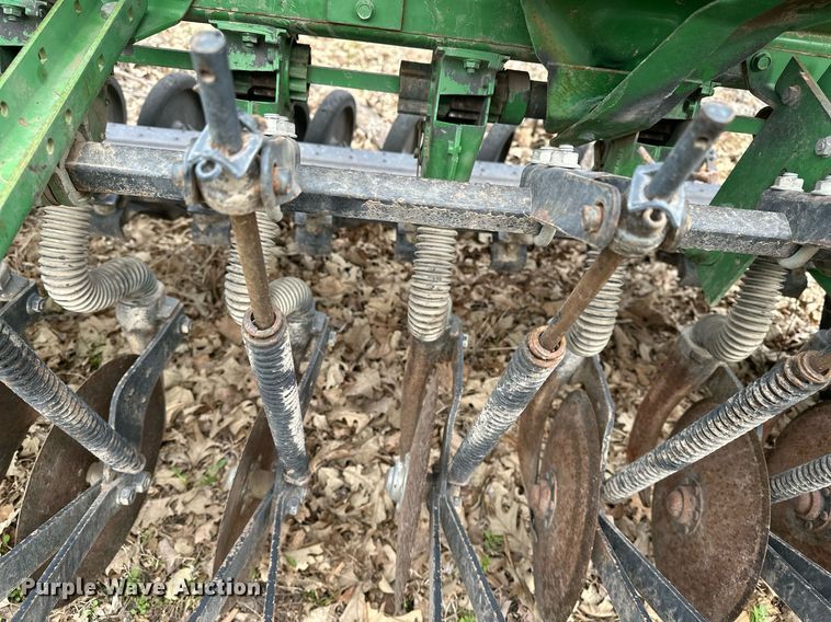 image for item DF8471 John Deere 8300 grain drill