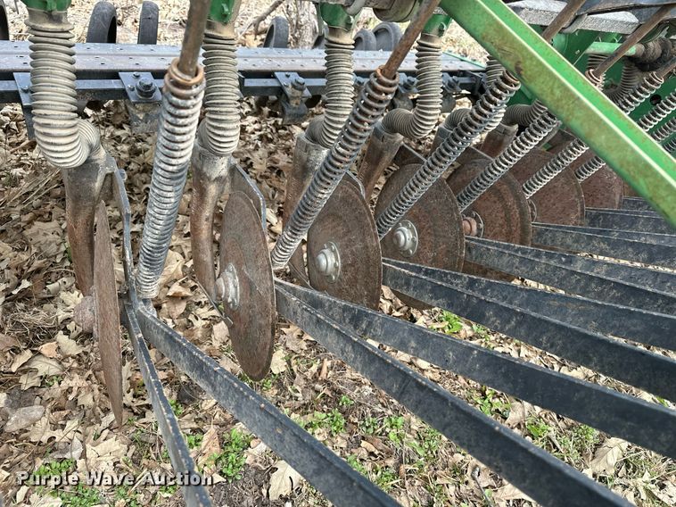 image for item DF8471 John Deere 8300 grain drill