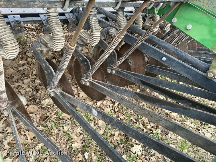 image for item DF8471 John Deere 8300 grain drill