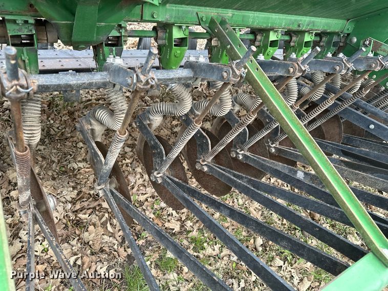 image for item DF8471 John Deere 8300 grain drill