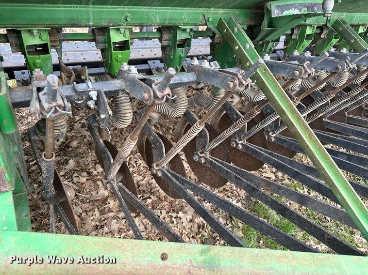 image for item DF8471 John Deere 8300 grain drill