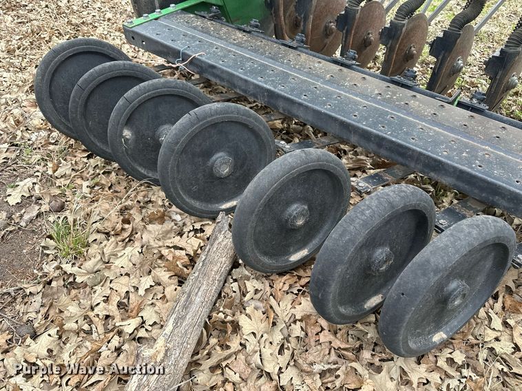 image for item DF8471 John Deere 8300 grain drill