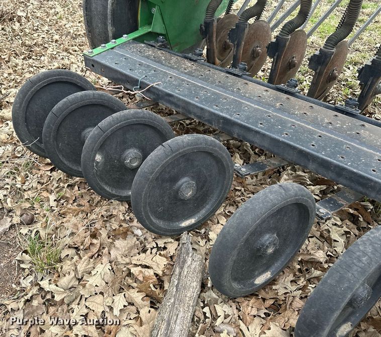 image for item DF8471 John Deere 8300 grain drill