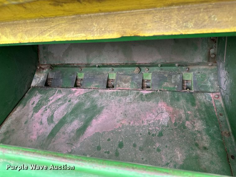 image for item DF8471 John Deere 8300 grain drill