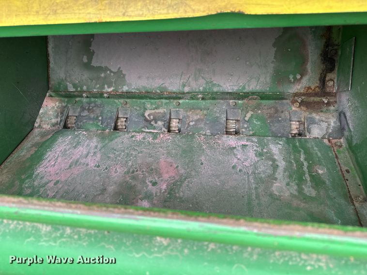 image for item DF8471 John Deere 8300 grain drill