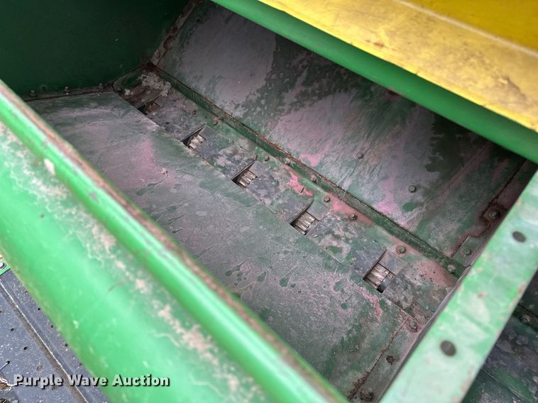 image for item DF8471 John Deere 8300 grain drill