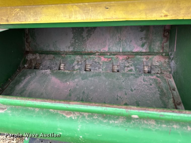 image for item DF8471 John Deere 8300 grain drill
