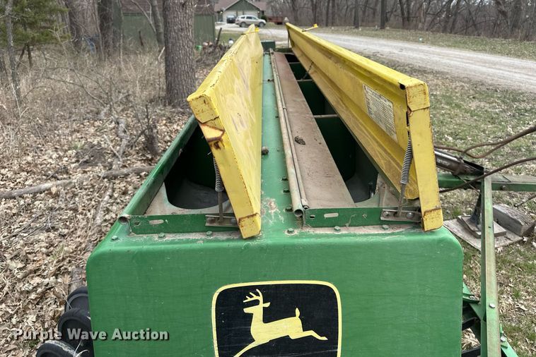 image for item DF8471 John Deere 8300 grain drill