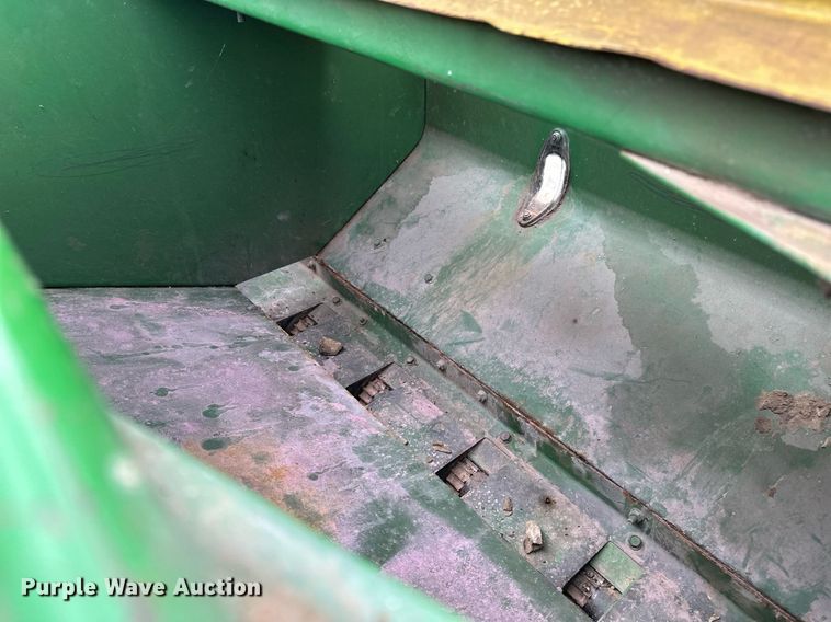 image for item DF8471 John Deere 8300 grain drill