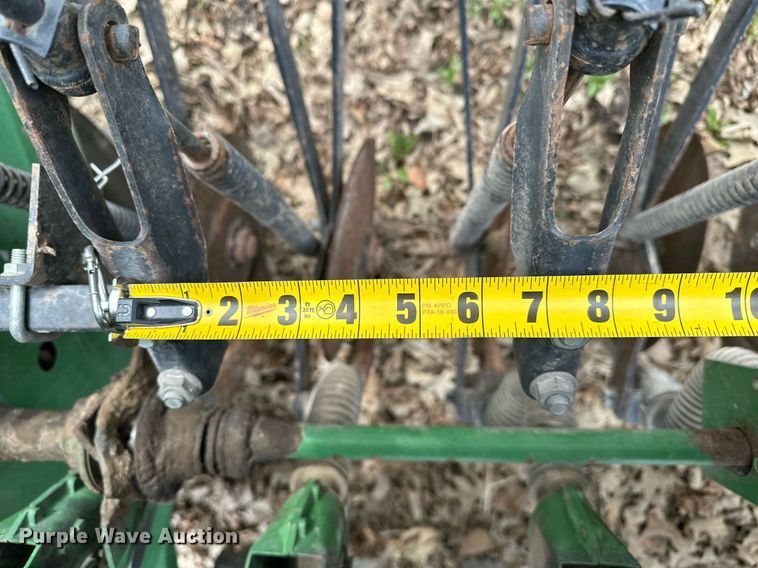 image for item DF8471 John Deere 8300 grain drill