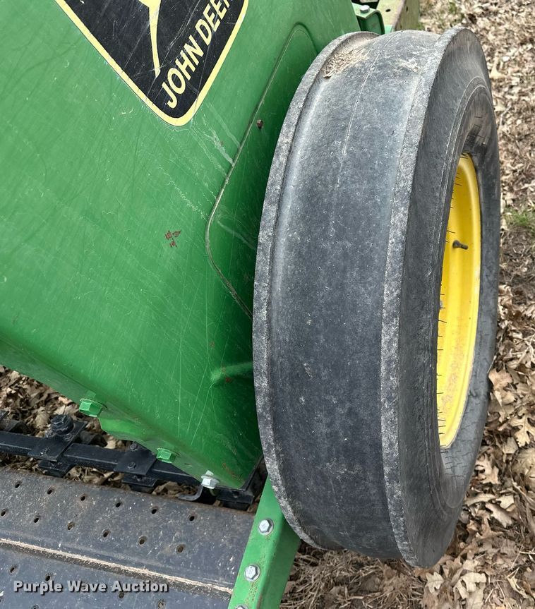 image for item DF8471 John Deere 8300 grain drill