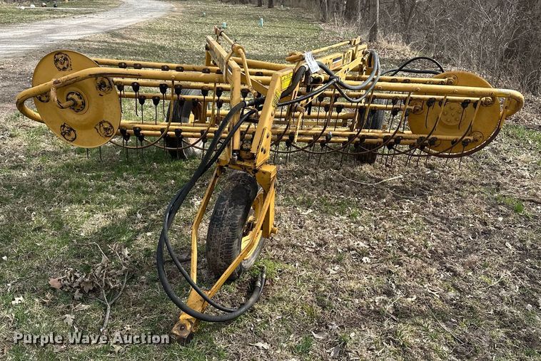 image for item DF8472 Vermeer R-9B hay rake