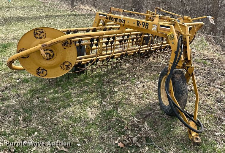 image for item DF8472 Vermeer R-9B hay rake