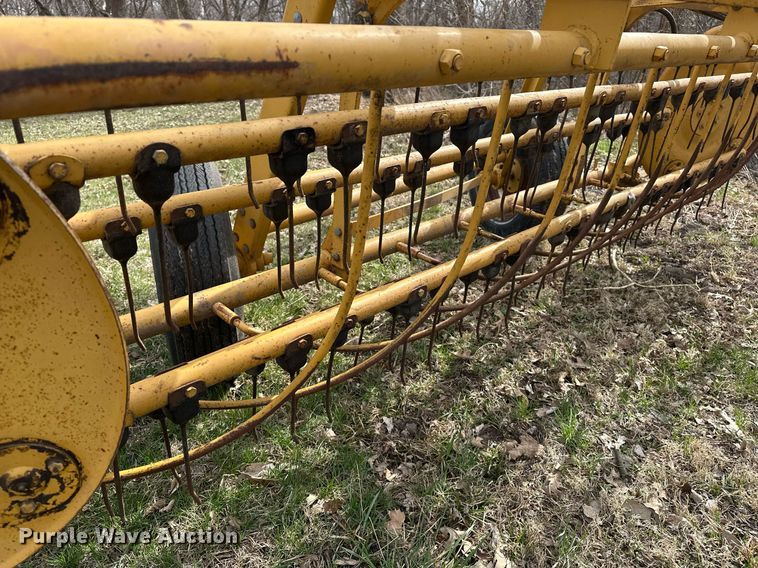 image for item DF8472 Vermeer R-9B hay rake