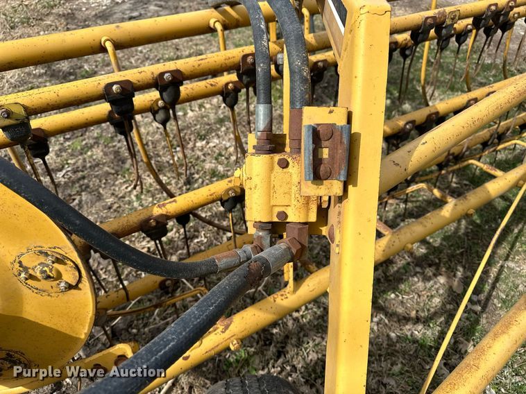 image for item DF8472 Vermeer R-9B hay rake