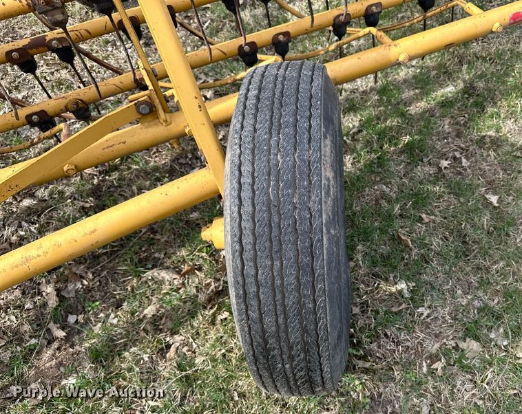 image for item DF8472 Vermeer R-9B hay rake