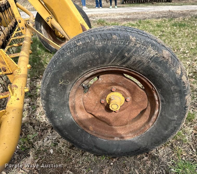 image for item DF8472 Vermeer R-9B hay rake