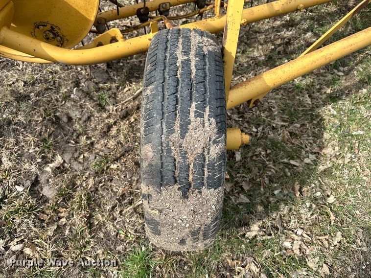 image for item DF8472 Vermeer R-9B hay rake