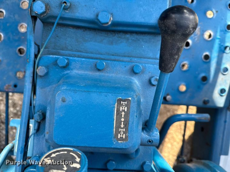 image for item DM5633 1985 Ford 2110 MFWD tractor